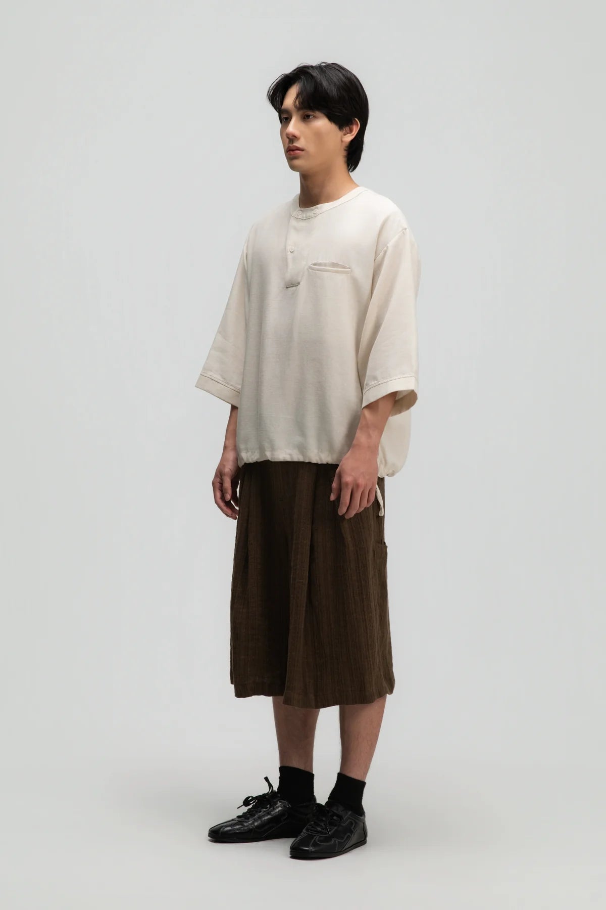 Gender Neutral Front Box Pleated Shorts (Brown)