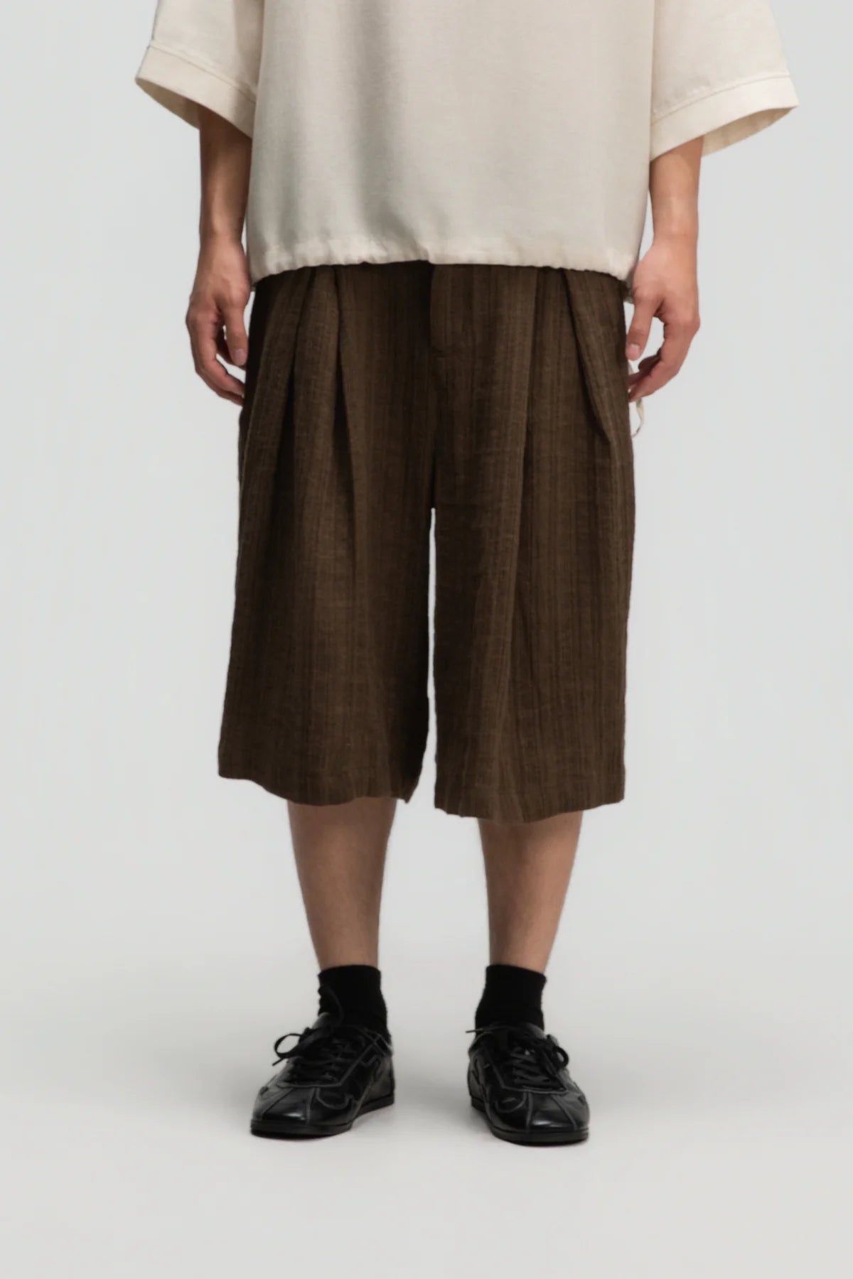 Gender Neutral Front Box Pleated Shorts (Brown)