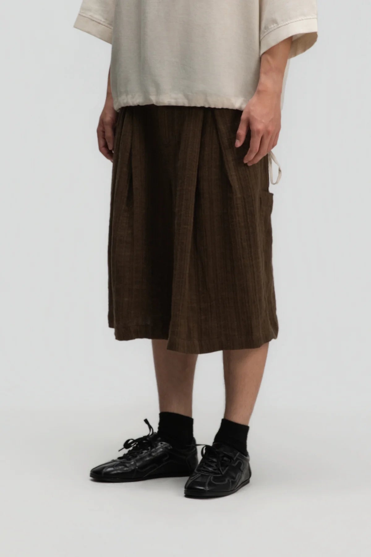 Gender Neutral Front Box Pleated Shorts (Brown)