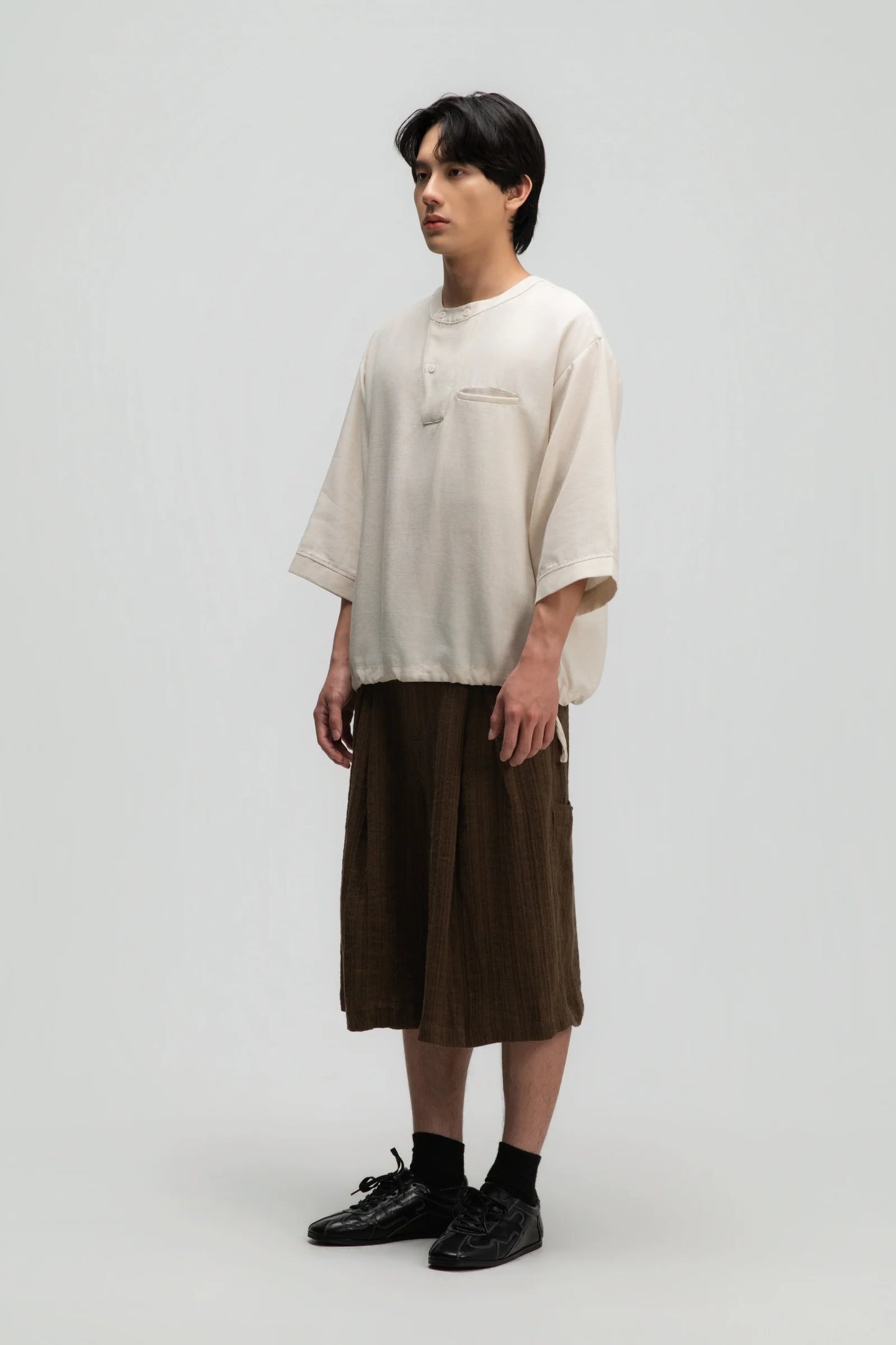 Gender Neutral 3/4 Sleeve Arc Collar Shirt (Off White)