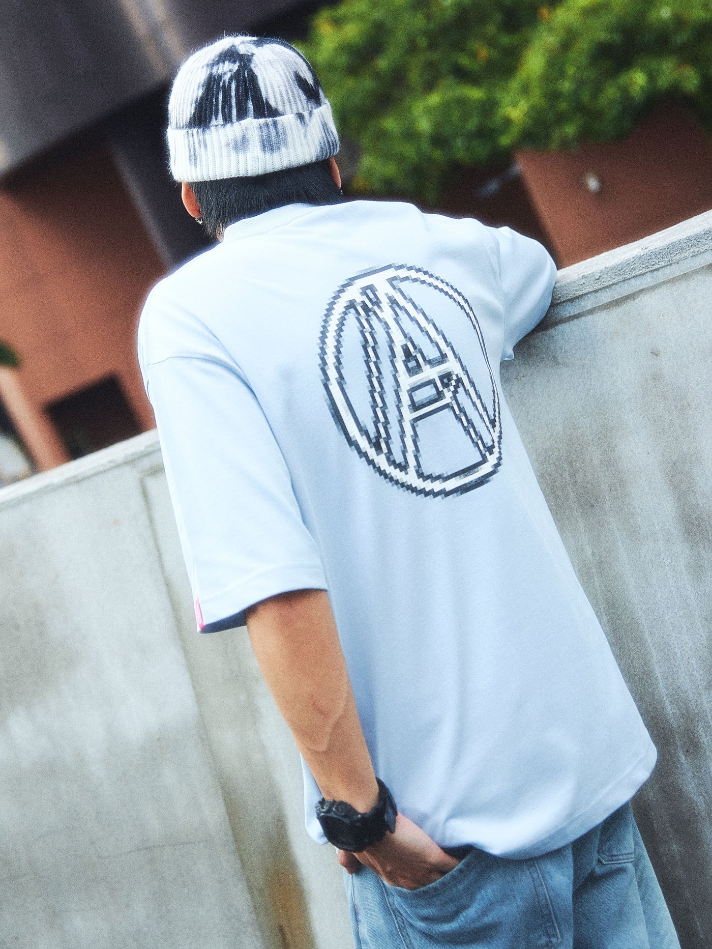 BLURRED LOGO TEE BLUE