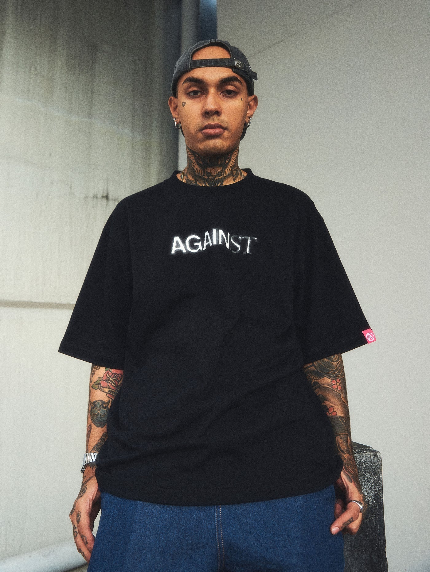 BLURRED LOGO TEE BLACK