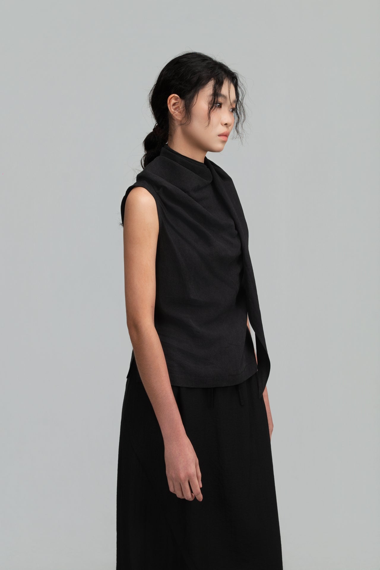 Triangle Neck-Scarf Tank Top (Black) - BEV C multi label store