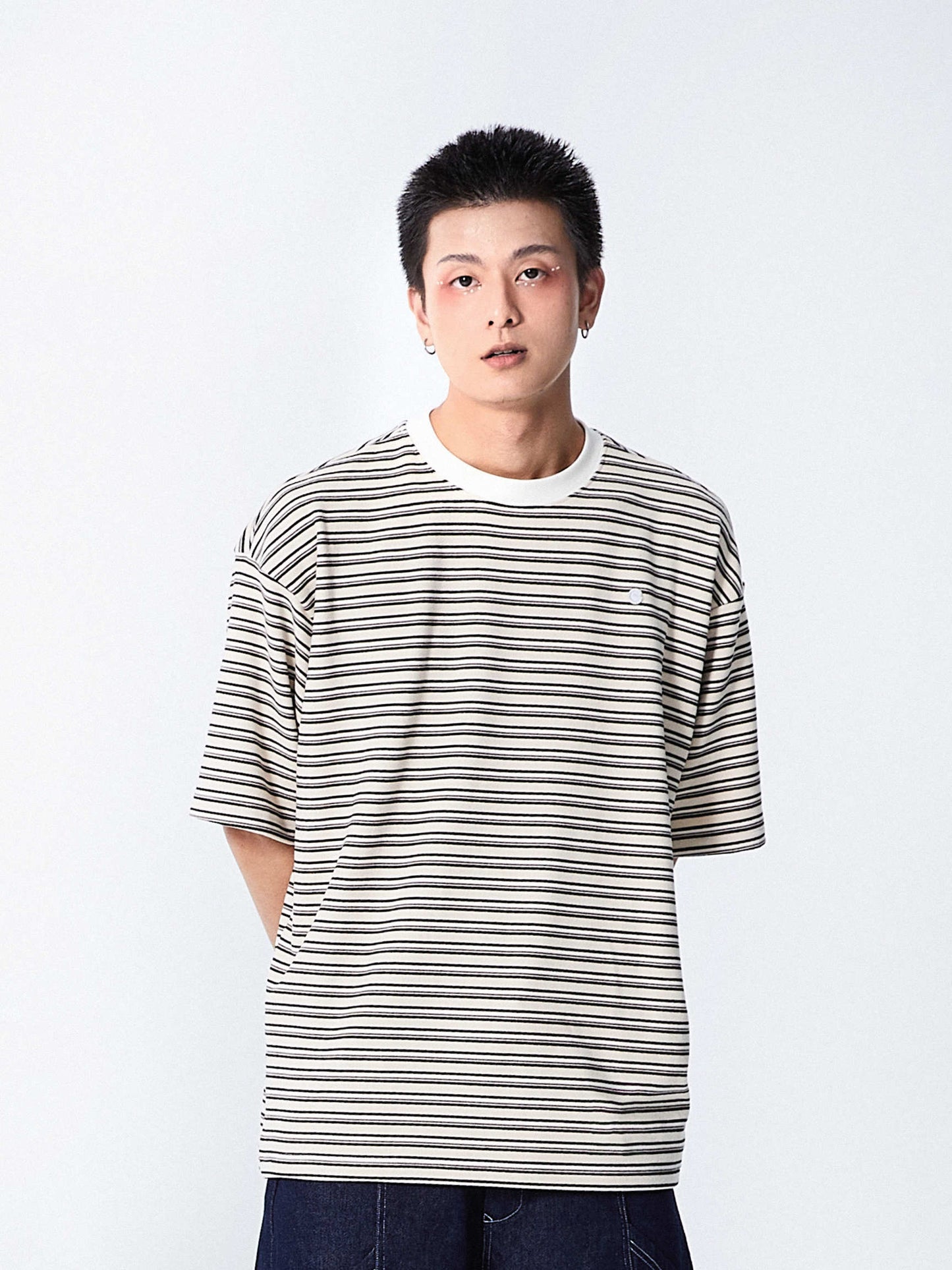 COZY STRIPES EMBLEM TEE | GREY