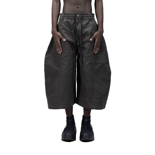 SPLIT CURVE JORTS - GREY