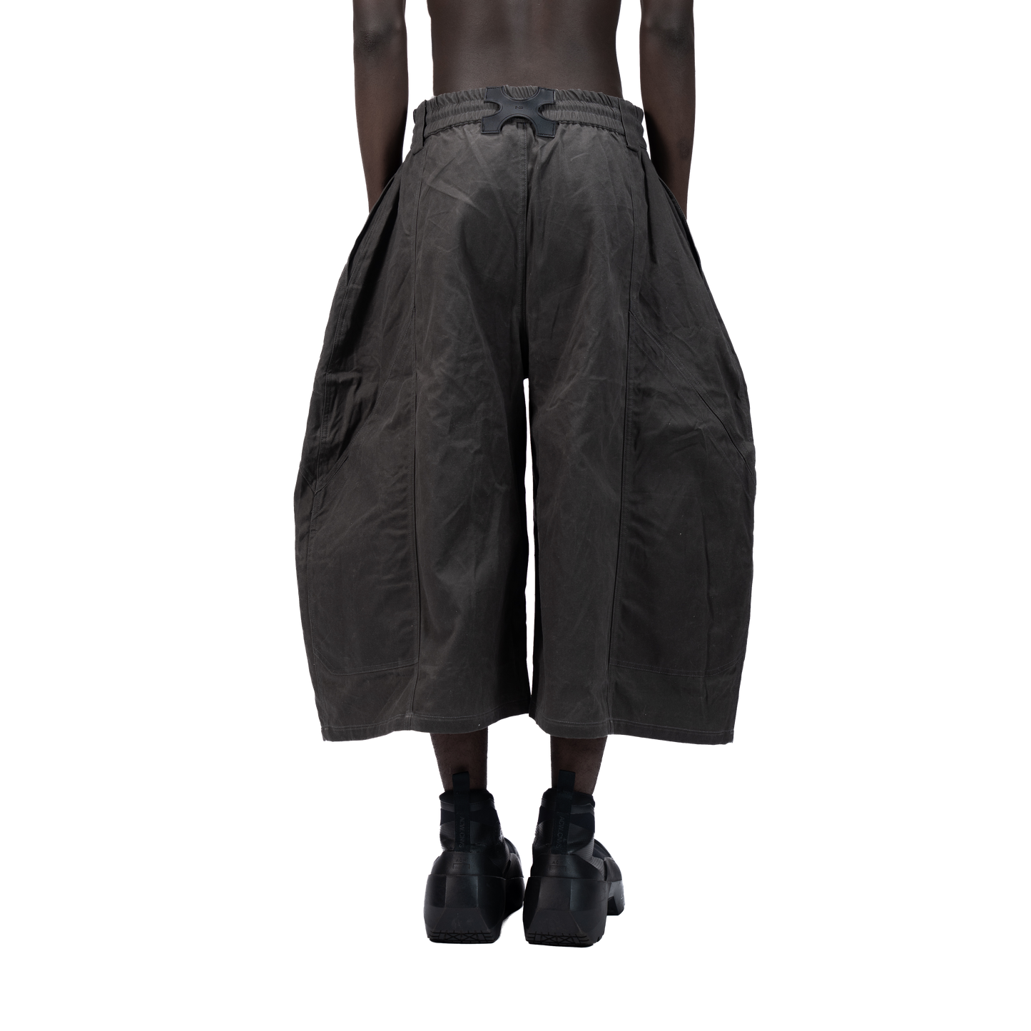 SPLIT CURVE JORTS - GREY