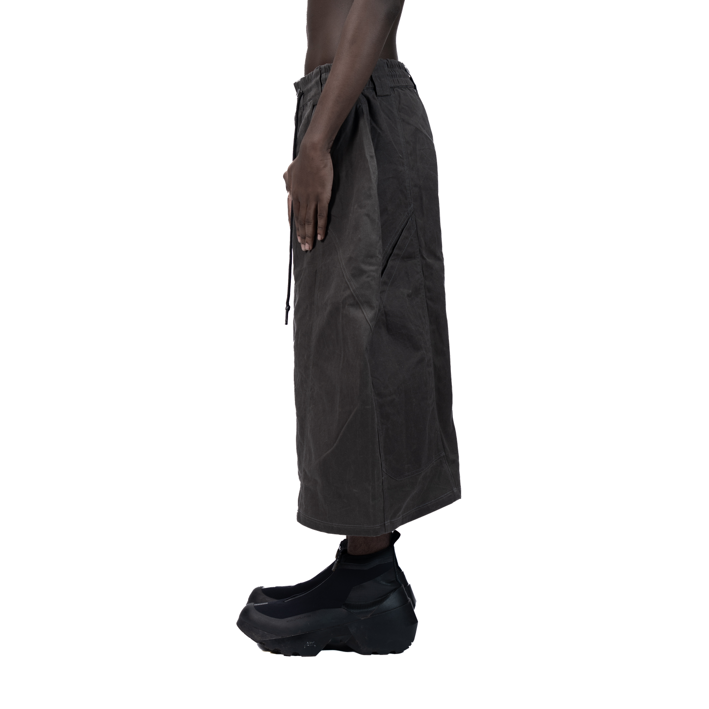 SPLIT CURVE JORTS - GREY