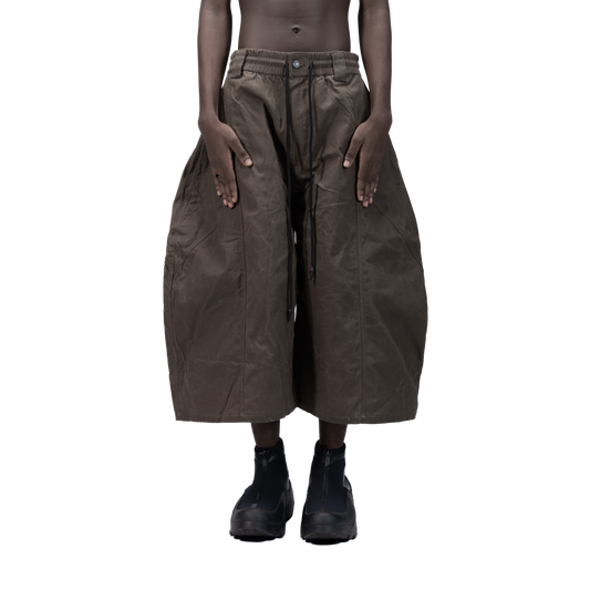 SPLIT CURVE JORTS - BROWN