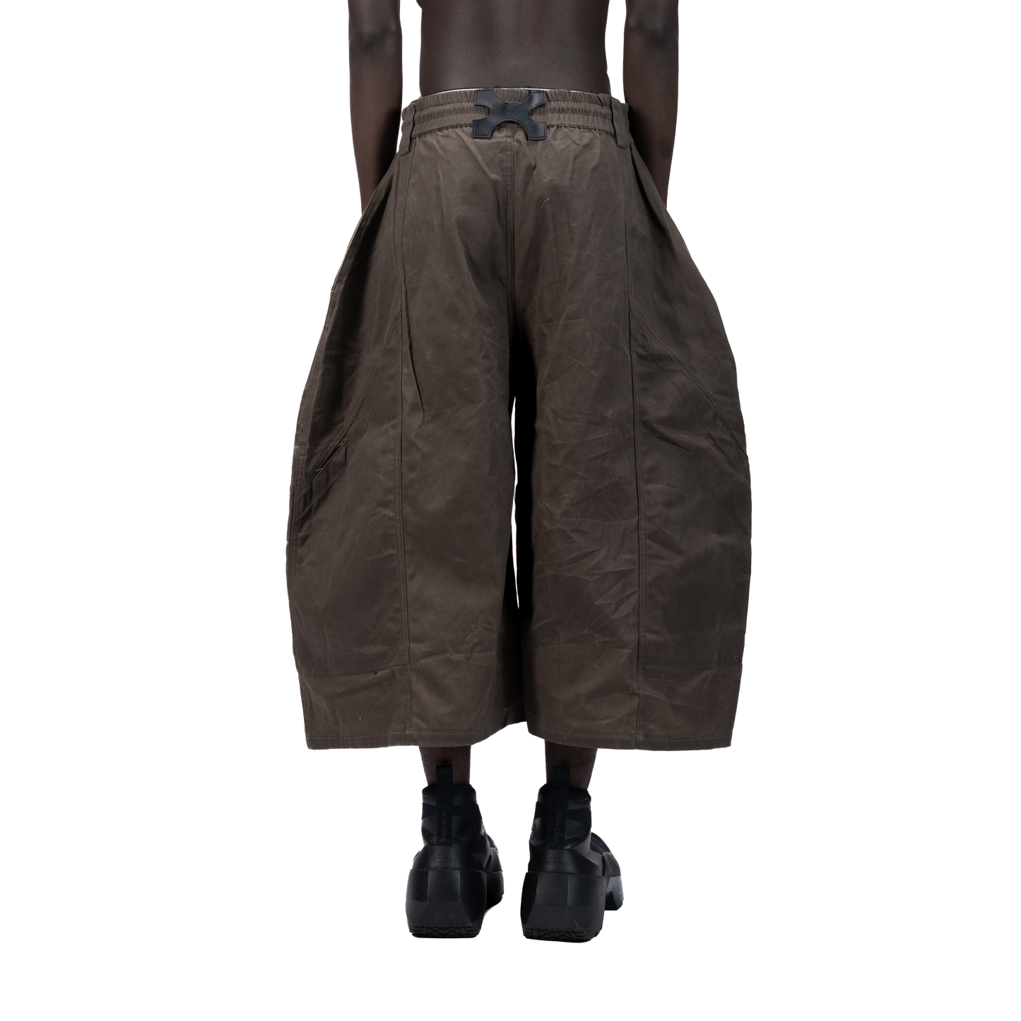 SPLIT CURVE JORTS - BROWN