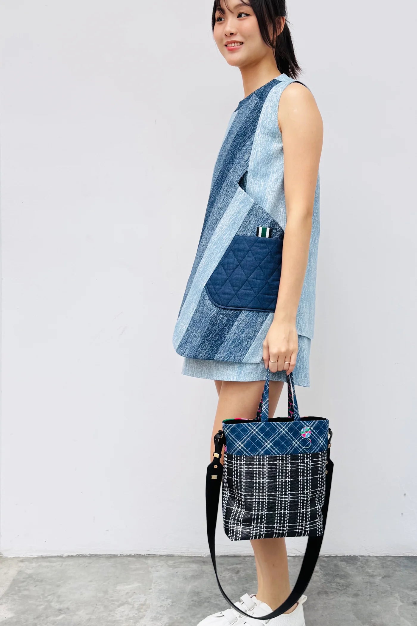 S20 BG03 || STILL SMILING BAG - BEV C multi label store