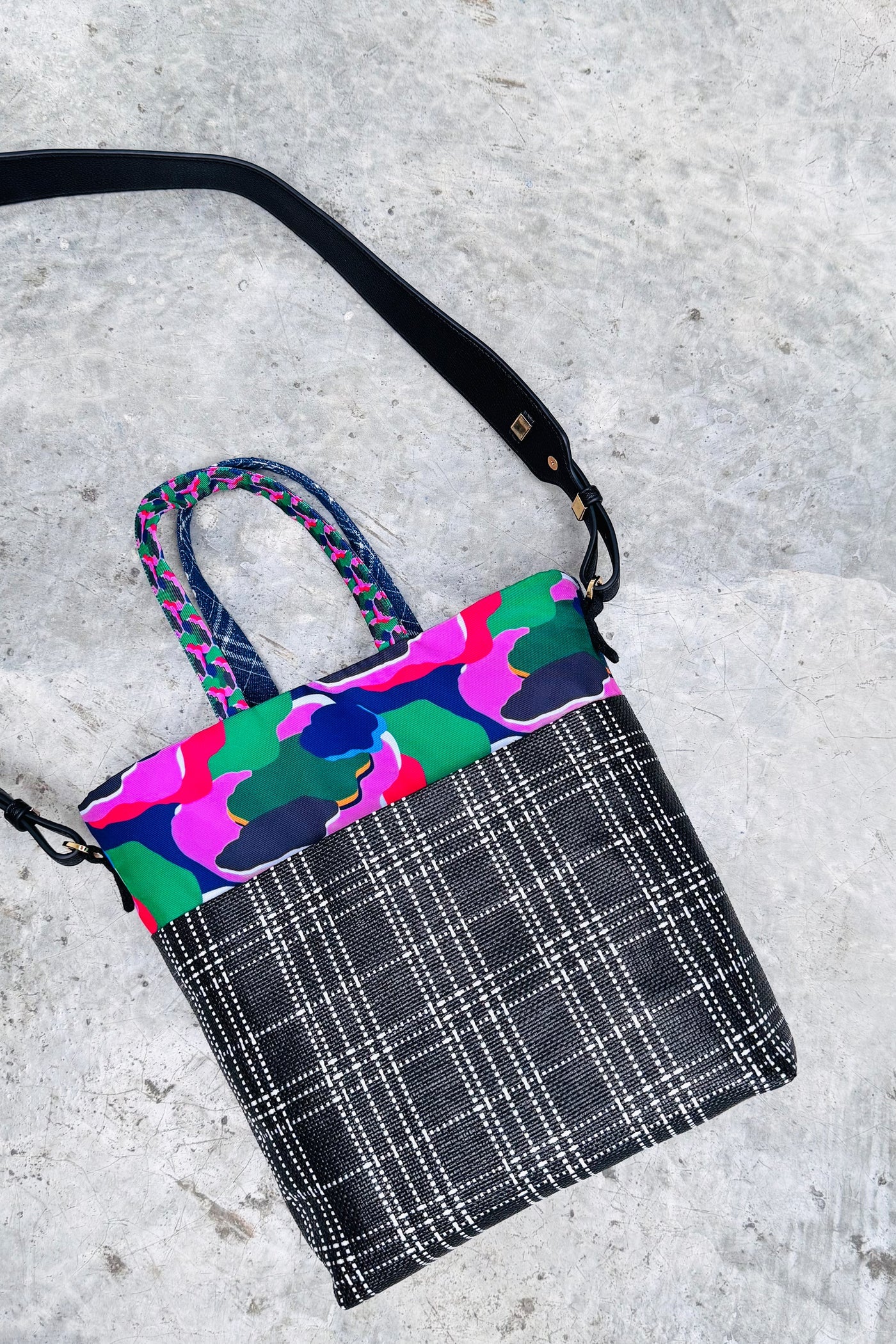 S20 BG03 || STILL SMILING BAG - BEV C multi label store