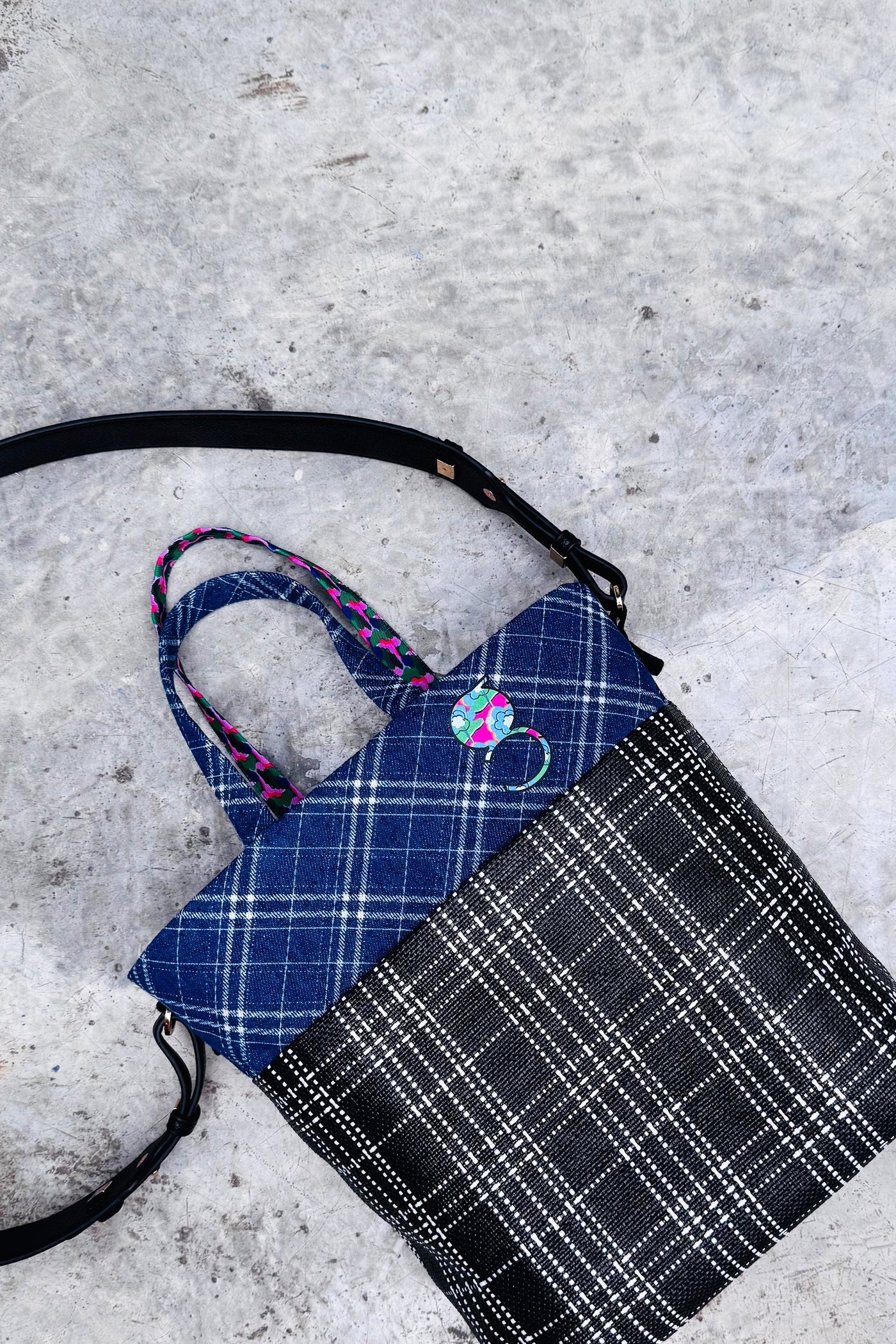 S20 BG03 || STILL SMILING BAG - BEV C multi label store