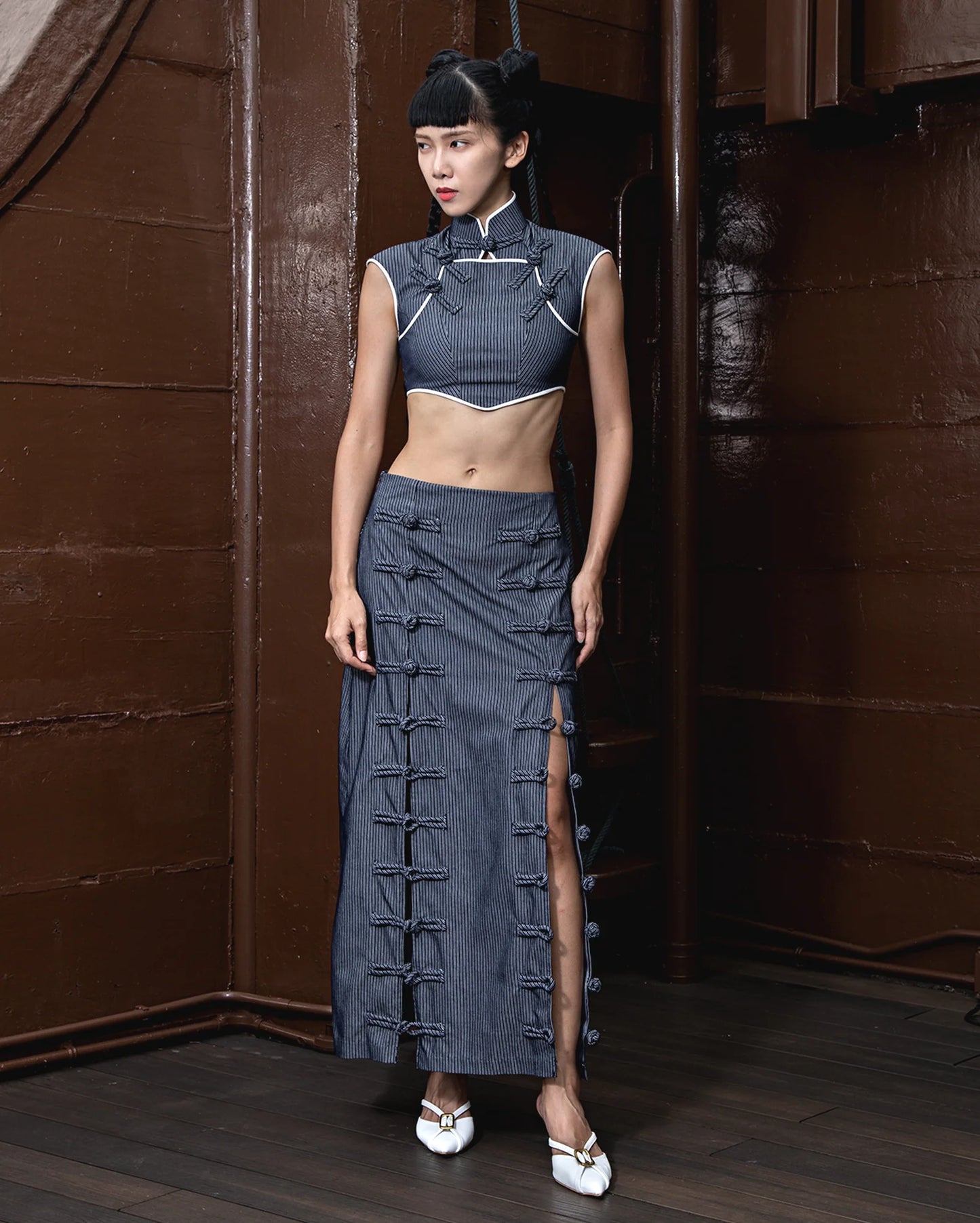 Samkwan Wokou Skirt (Navy Denim Pinstripes)