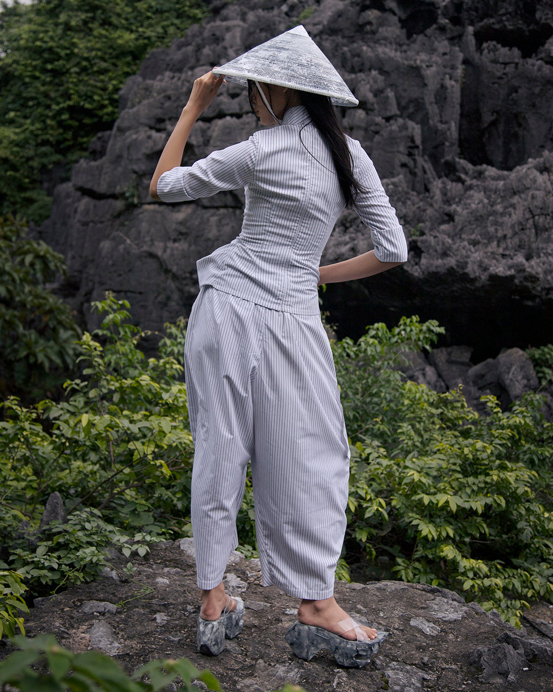 Áo Săm Dhoti (White Pinstripes)