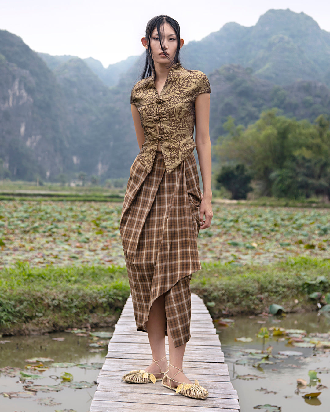 Kebaya Săm (Brown Pheonix)