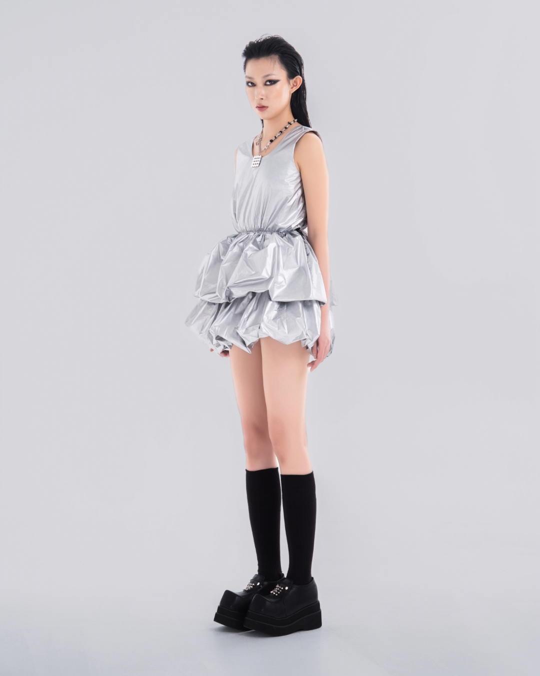 NOIZ N5SK1 ELASTIC-WAISTBAND MINI PUFF SKIRT IN SILVER