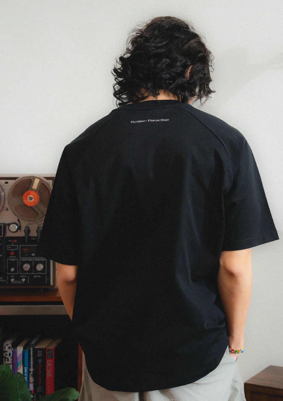 MINI LOGO RAGLAN TEE IN BLACK