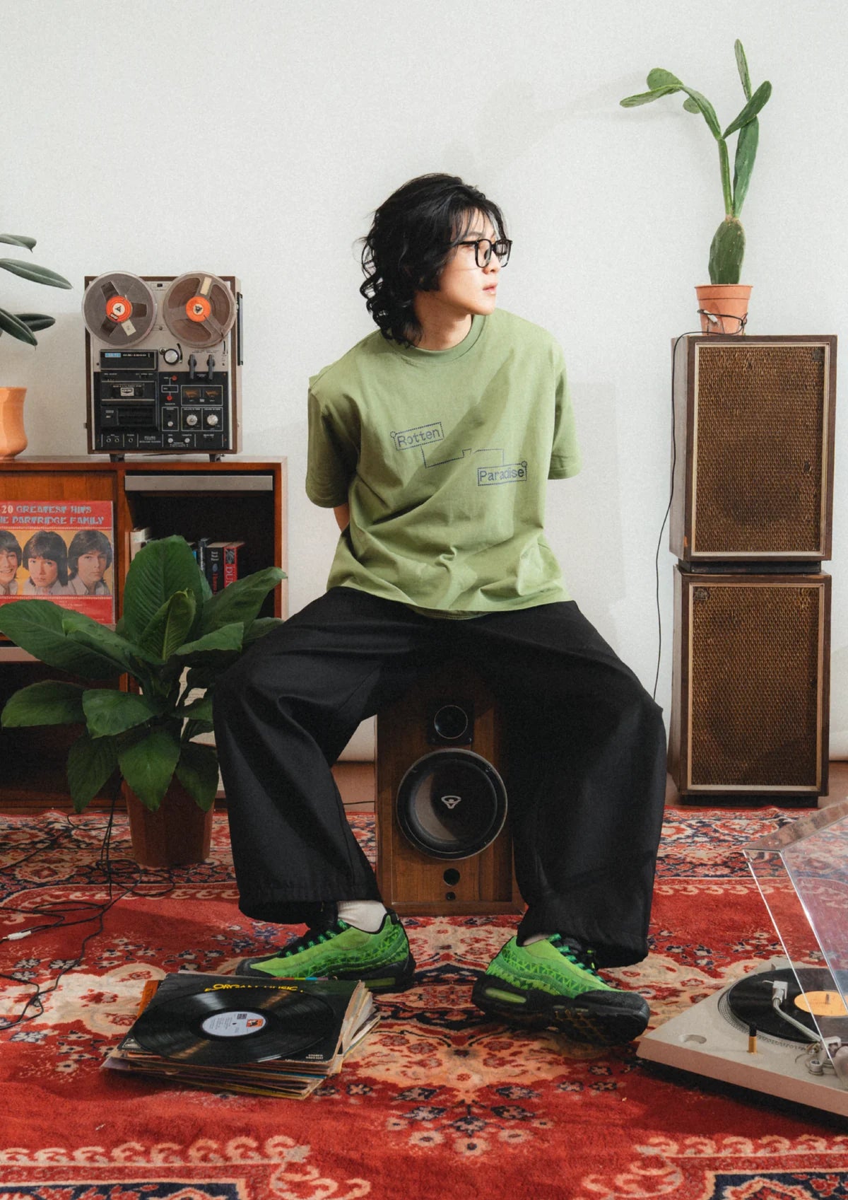 FREQUENCY CROPPED TEE IN GREEN