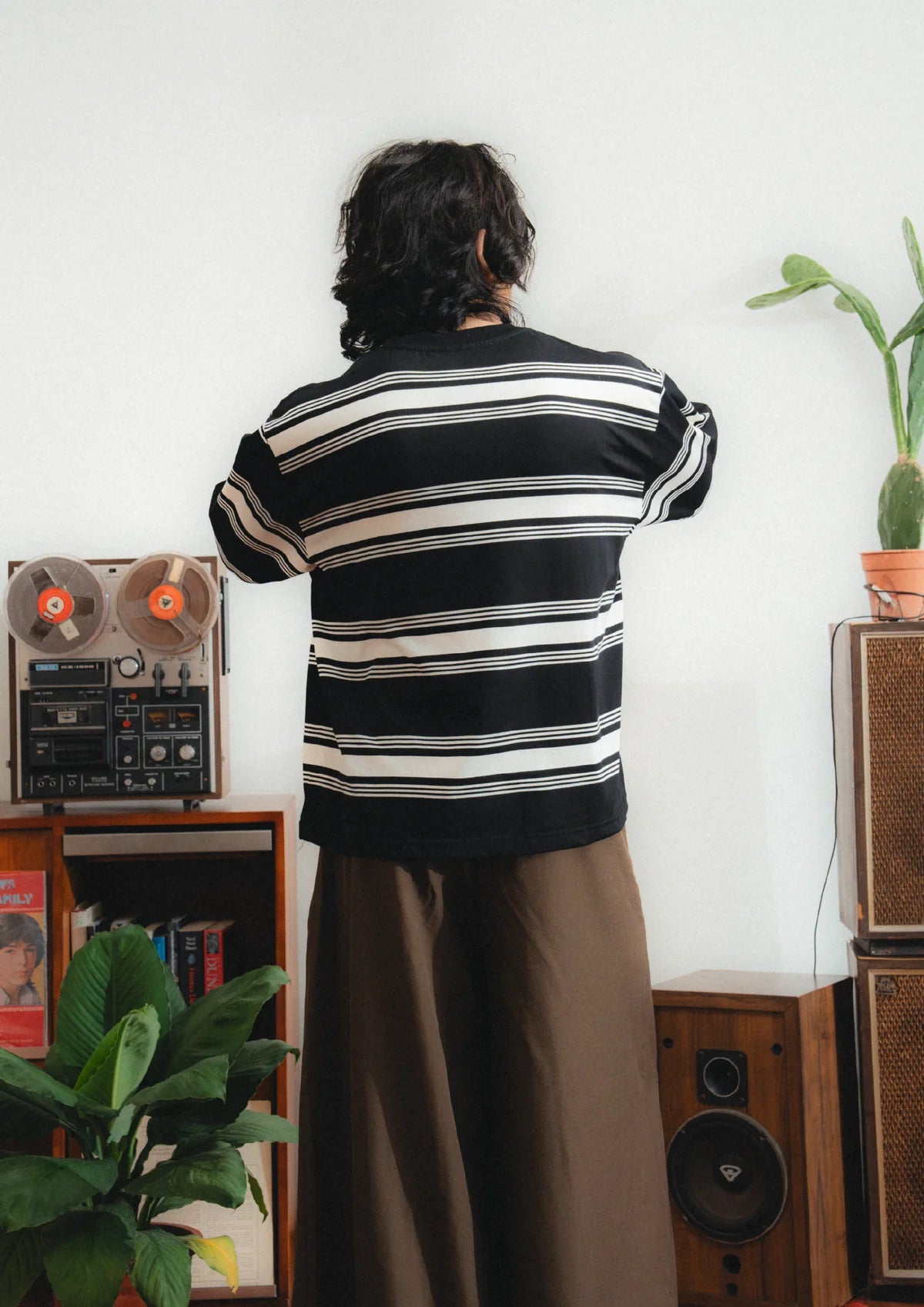 LOGO STRIPE CROPPED L/S TEE IN BLACK