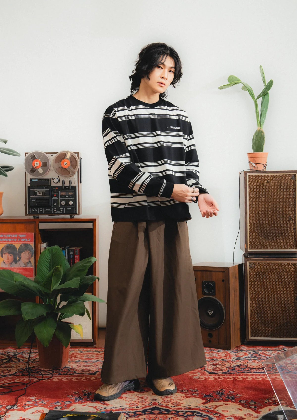 LOGO STRIPE CROPPED L/S TEE IN BLACK