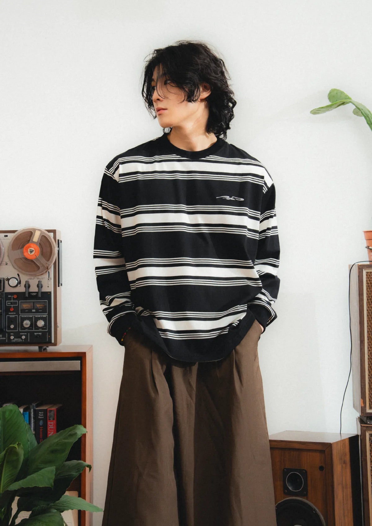 LOGO STRIPE CROPPED L/S TEE IN BLACK