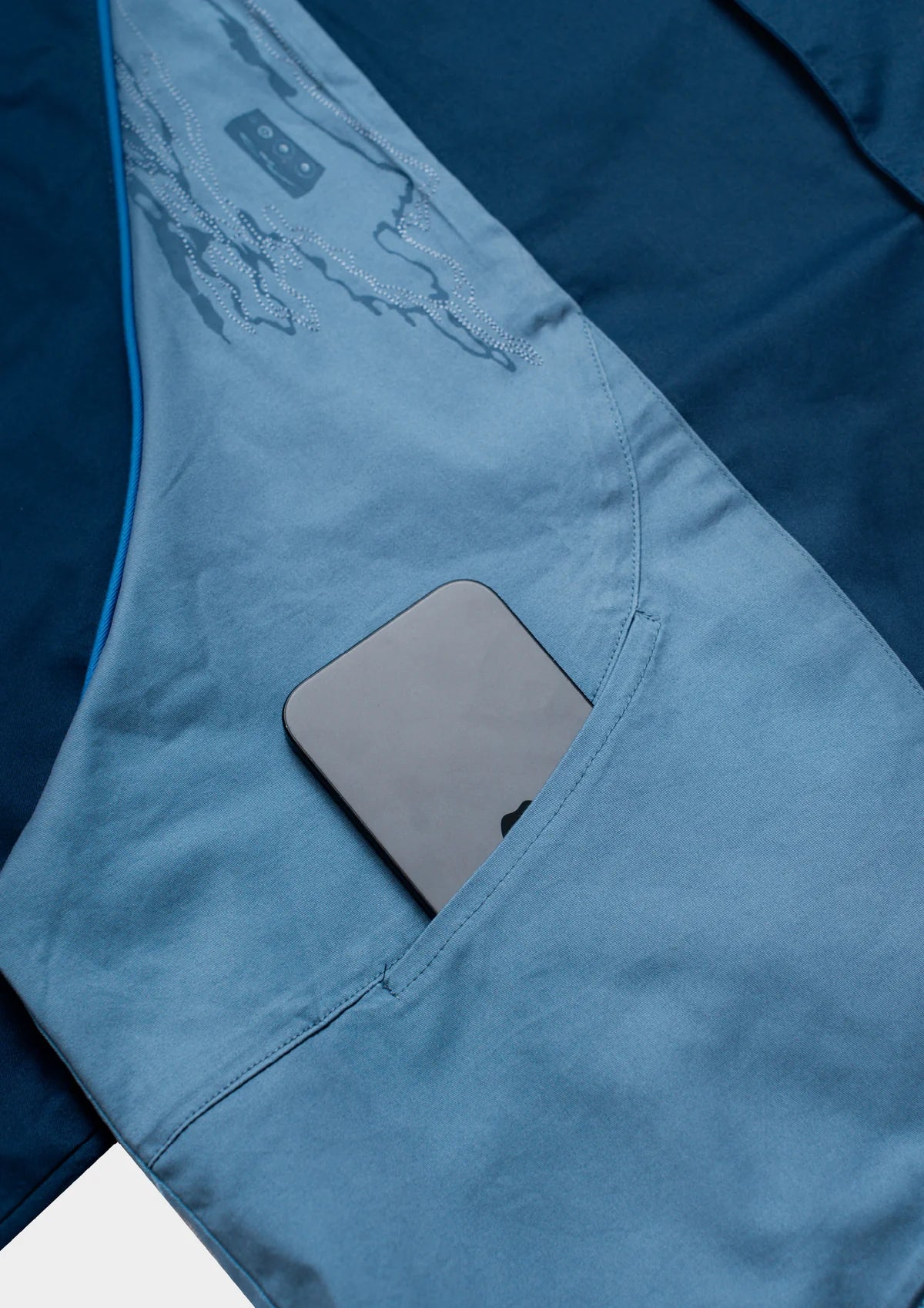 SPEAKER L/S SHIRT IN BLUE