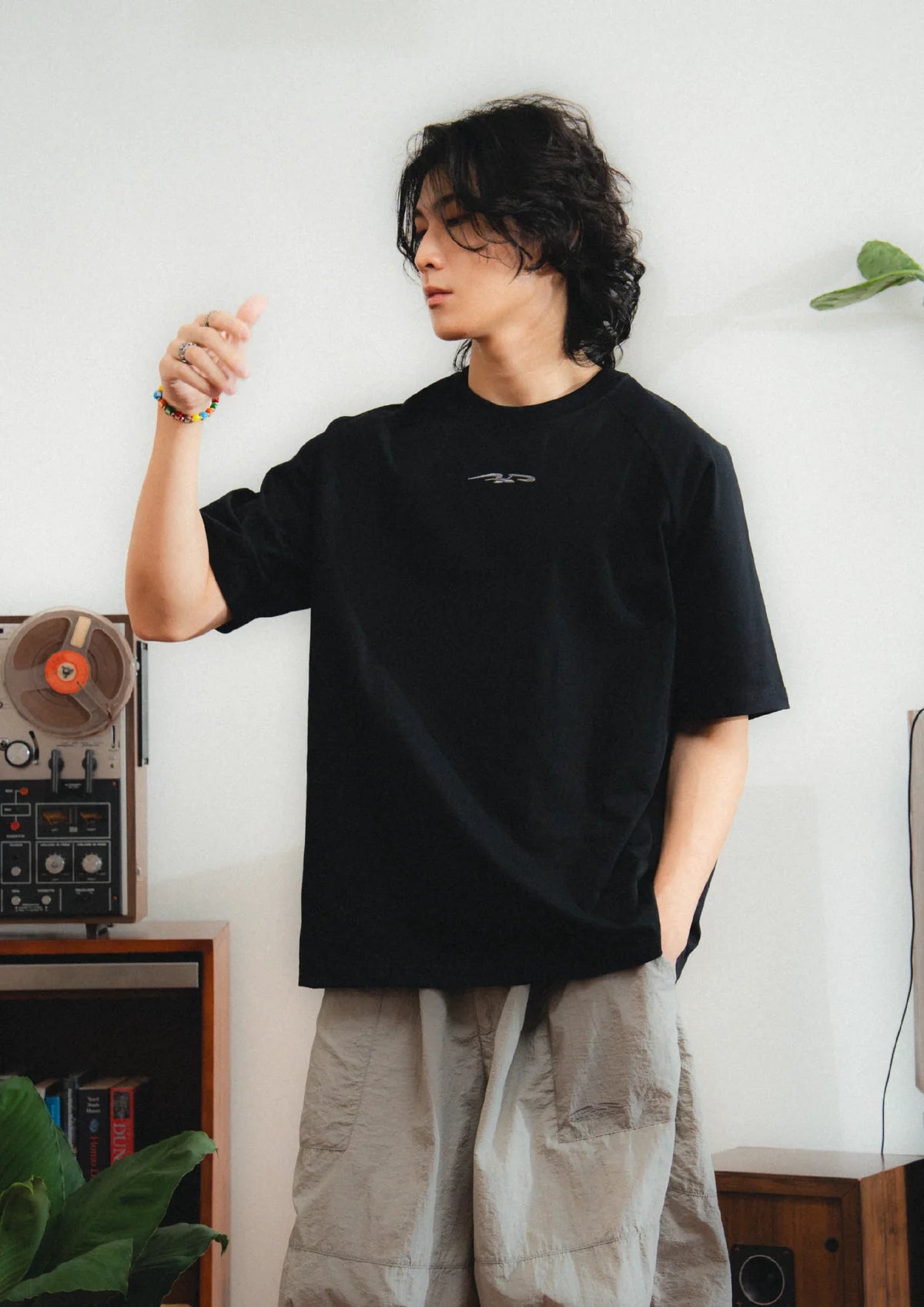 MINI LOGO RAGLAN TEE IN BLACK