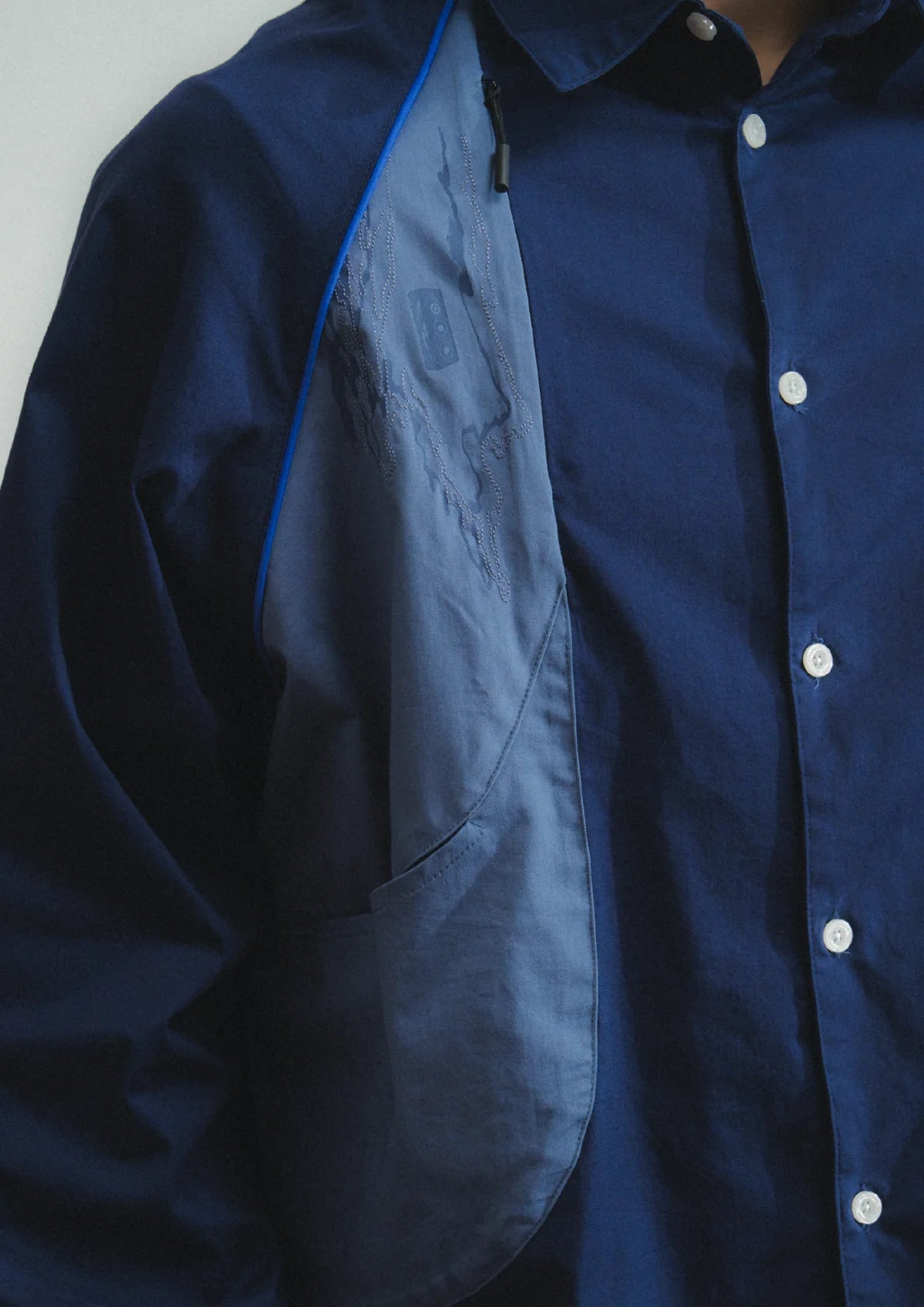 SPEAKER L/S SHIRT IN BLUE