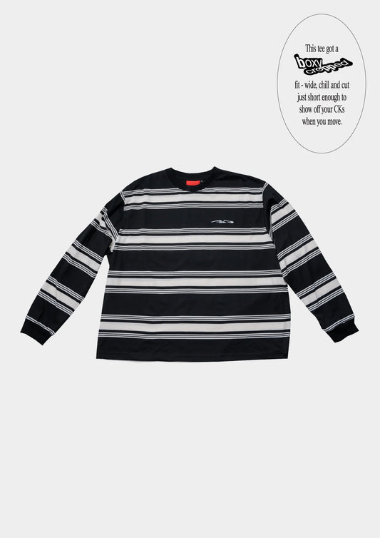 LOGO STRIPE CROPPED L/S TEE IN BLACK