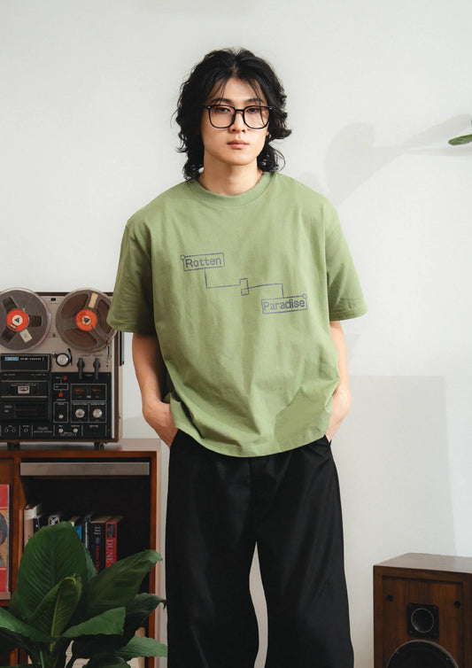 FREQUENCY CROPPED TEE IN GREEN
