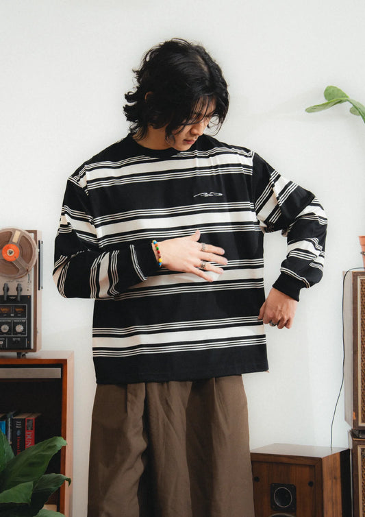 LOGO STRIPE CROPPED L/S TEE IN BLACK
