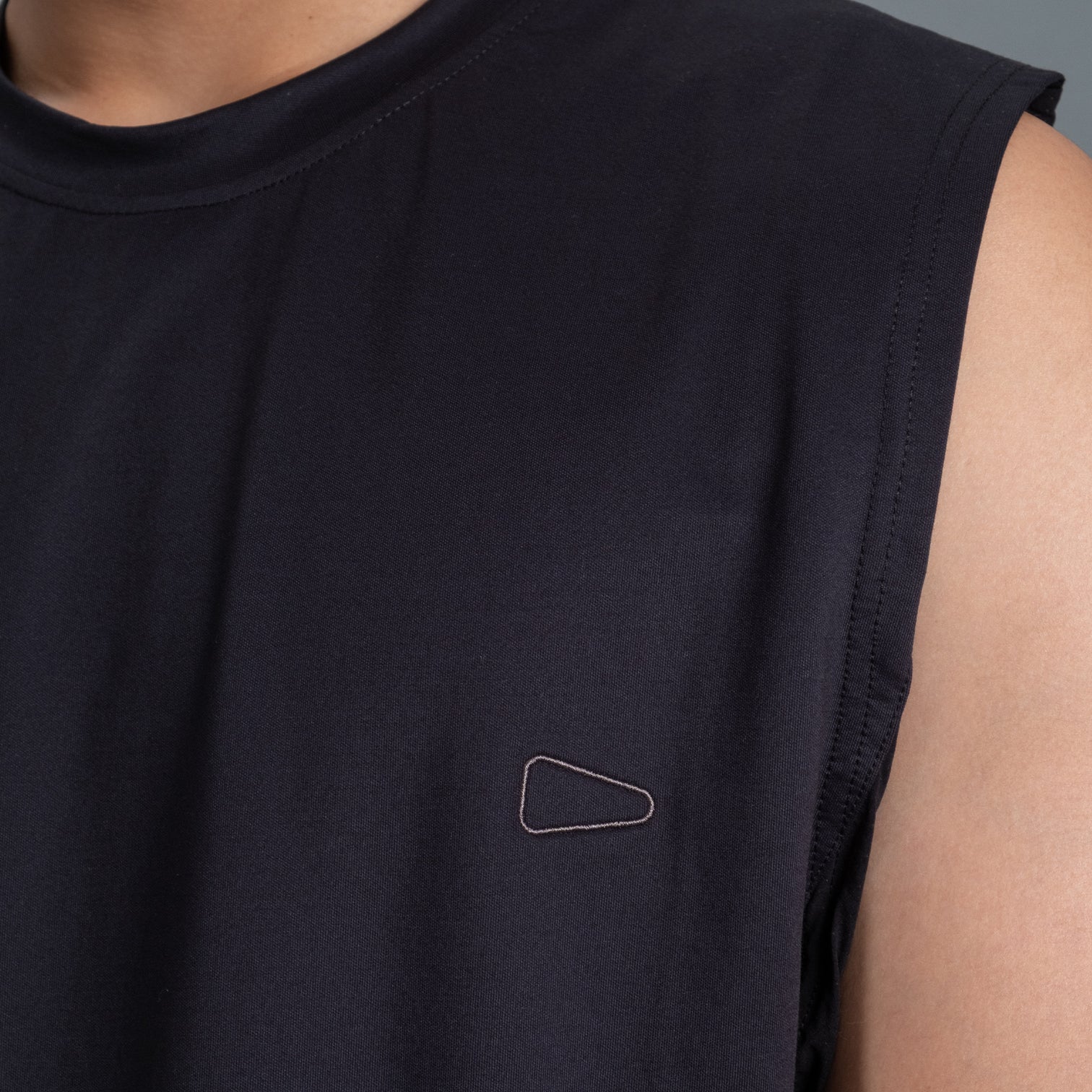 Sleeveless 2-Tone / Cotton – Black - BEV C multi label store